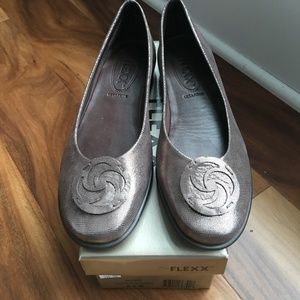 FLEXX Metallic Ballet Flats *BRAND NEW*